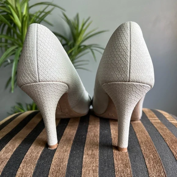 DexFlex Comfort Gray Peep Toe Heel with Siver Accent 10W - Picture 5 of 7